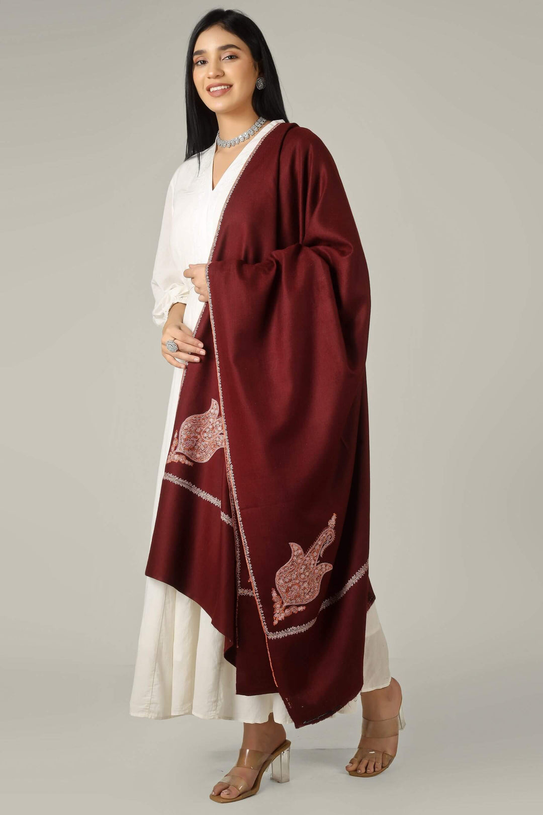 Perfect for admirers of luxury pashmina shawls across the USA, Canada, UK, Europe and the Middle East, this maroon sozni  pashmina shawl brings authentic Kashmiri sophistication to wardrobes worldwide.
