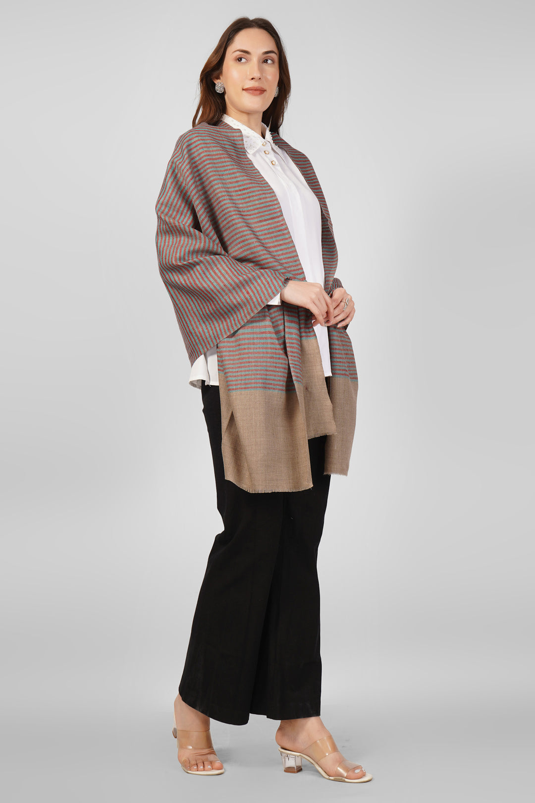 Classic Striped Pashmina Stoles Online – Handwoven Minimalist Luxury
Bring understated sophistication to your wardrobe with this artisan pashmina stole, handloomed in Kashmir from ultra-soft, pure pashmina wool