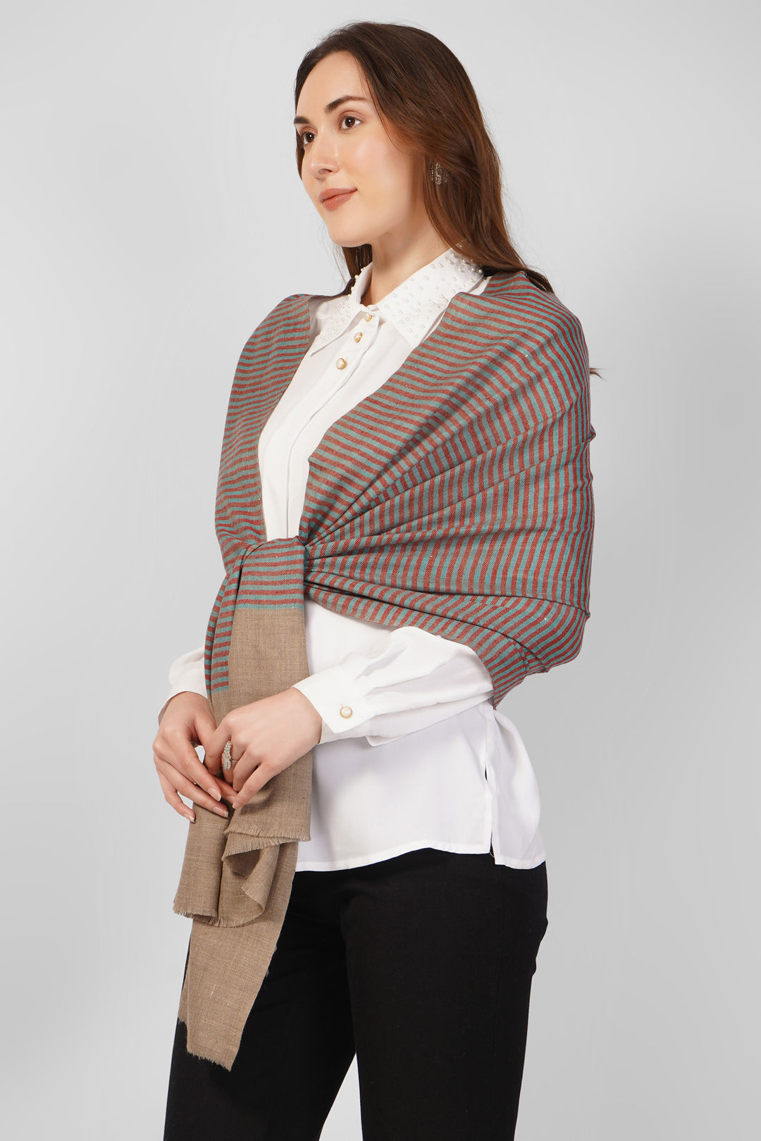Classic Striped Pashmina Stoles Online – Handwoven Minimalist Luxury
Bring understated sophistication to your wardrobe with this artisan pashmina stole, handloomed in Kashmir from ultra-soft, pure pashmina wool