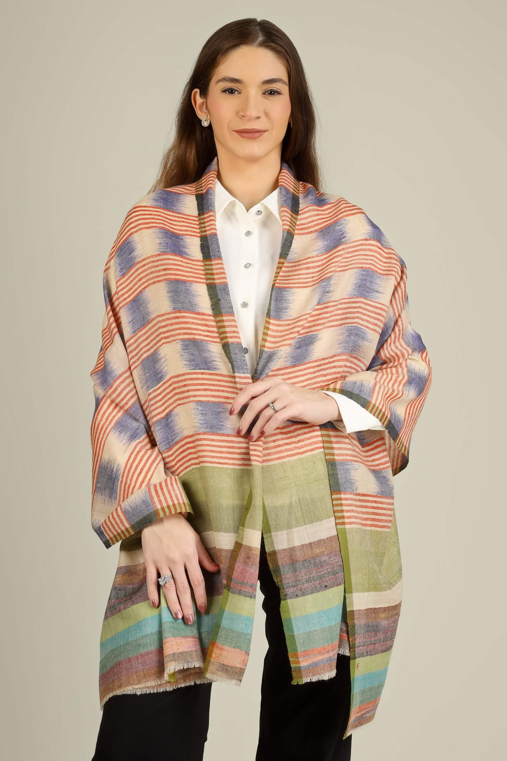 Spun from fine Kashmiri cashmere pashmina, this stole feels featherlight on the shoulders yet offers gentle warmth for travel, evenings out, and long workdays.