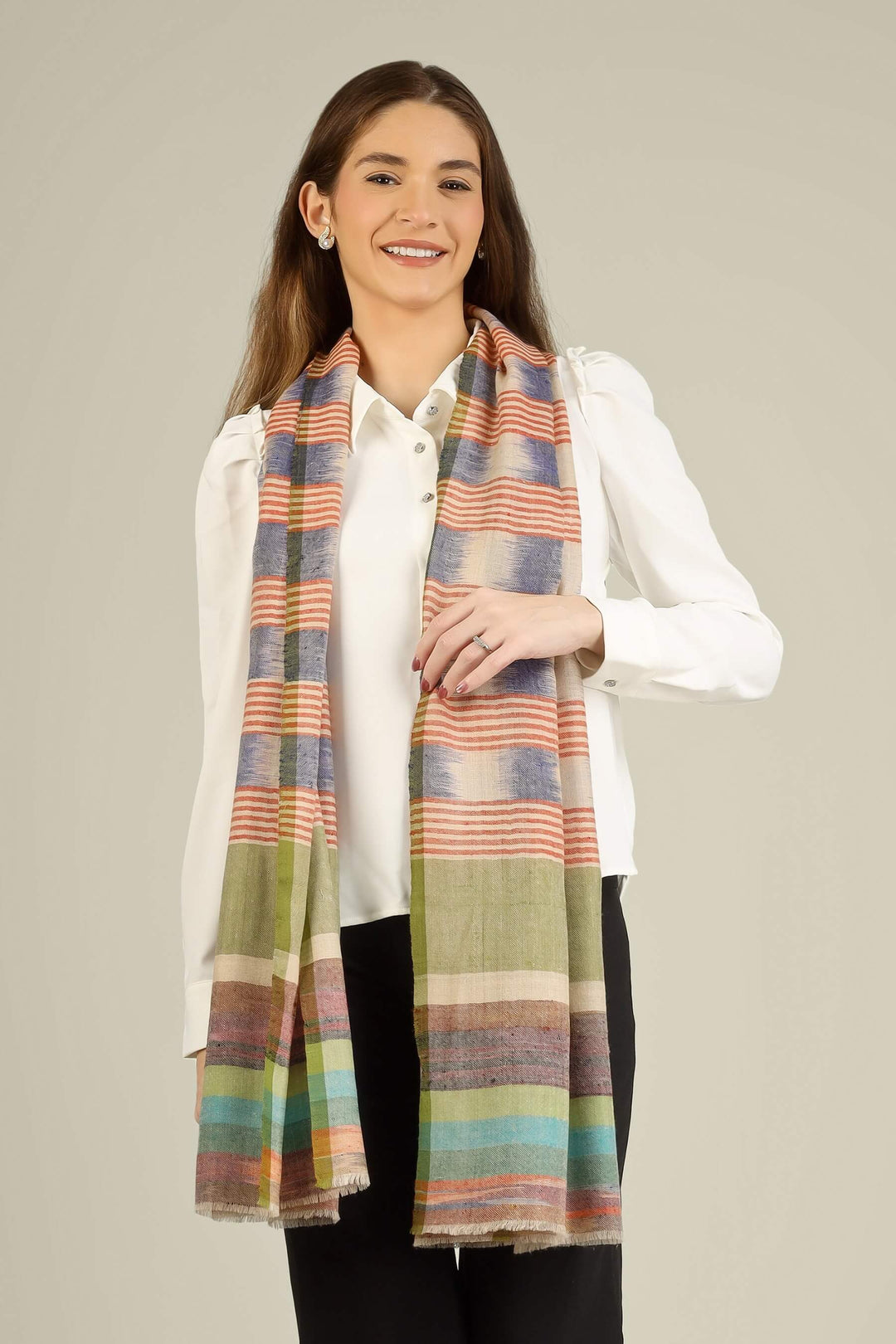 Spun from fine Kashmiri cashmere pashmina, this stole feels featherlight on the shoulders yet offers gentle warmth for travel, evenings out, and long workdays.