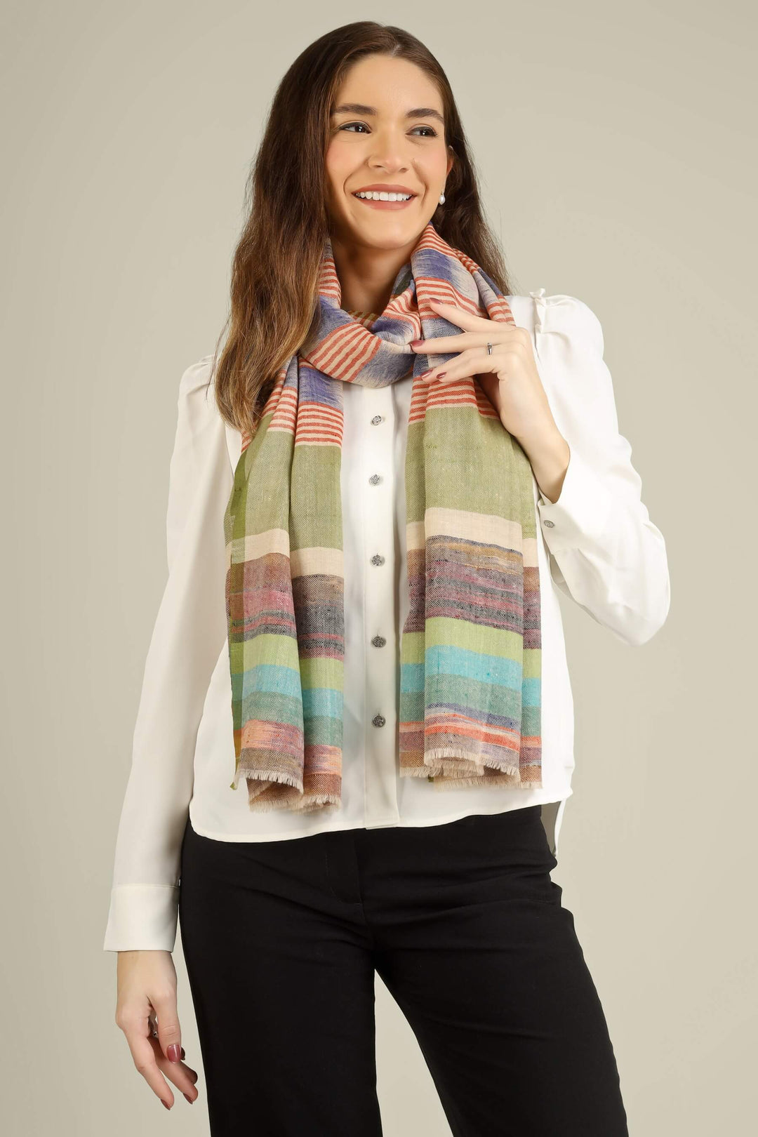 Spun from fine Kashmiri cashmere pashmina, this stole feels featherlight on the shoulders yet offers gentle warmth for travel, evenings out, and long workdays.