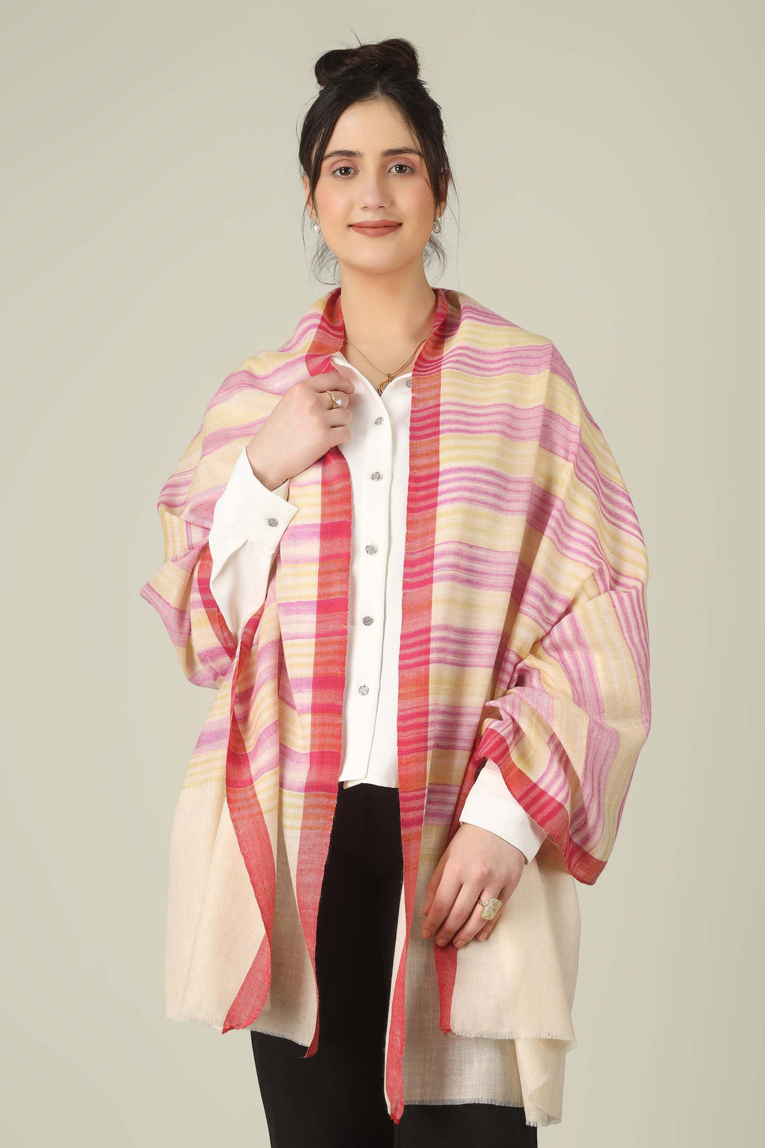 Style it over shirts, dresses, or eveningwear when you want the ease of shopping pashmina online and the polish of a Paris-worthy wardrobe essential.