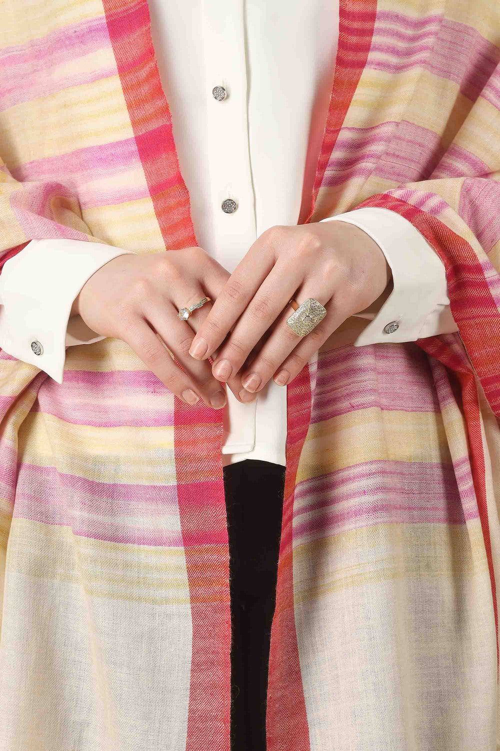 Style it over shirts, dresses, or eveningwear when you want the ease of shopping pashmina online and the polish of a Paris-worthy wardrobe essential.