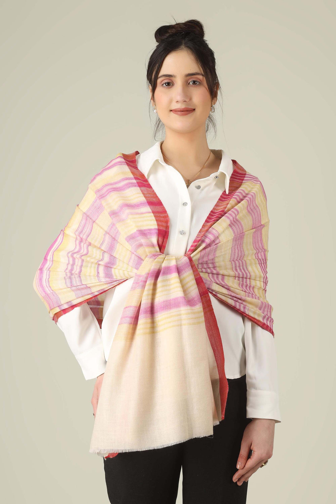 Style it over shirts, dresses, or eveningwear when you want the ease of shopping pashmina online and the polish of a Paris-worthy wardrobe essential.