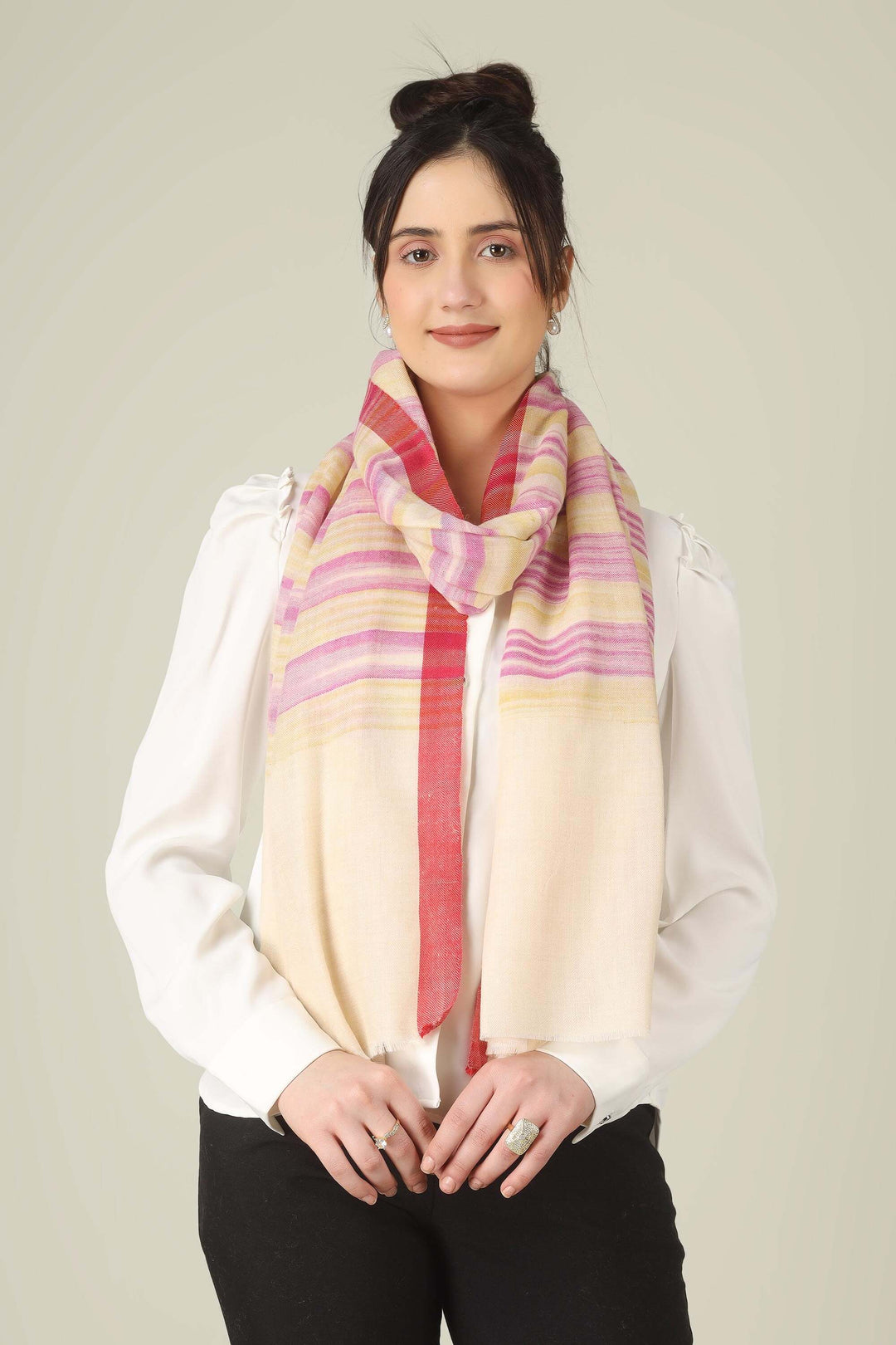 Style it over shirts, dresses, or eveningwear when you want the ease of shopping pashmina online and the polish of a Paris-worthy wardrobe essential.