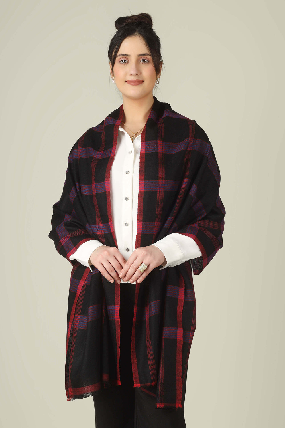 When you shop pashmina online, always look for clear fibre details, origin from Kashmir, and close-up images of the weave and fringes—just like this black check stole