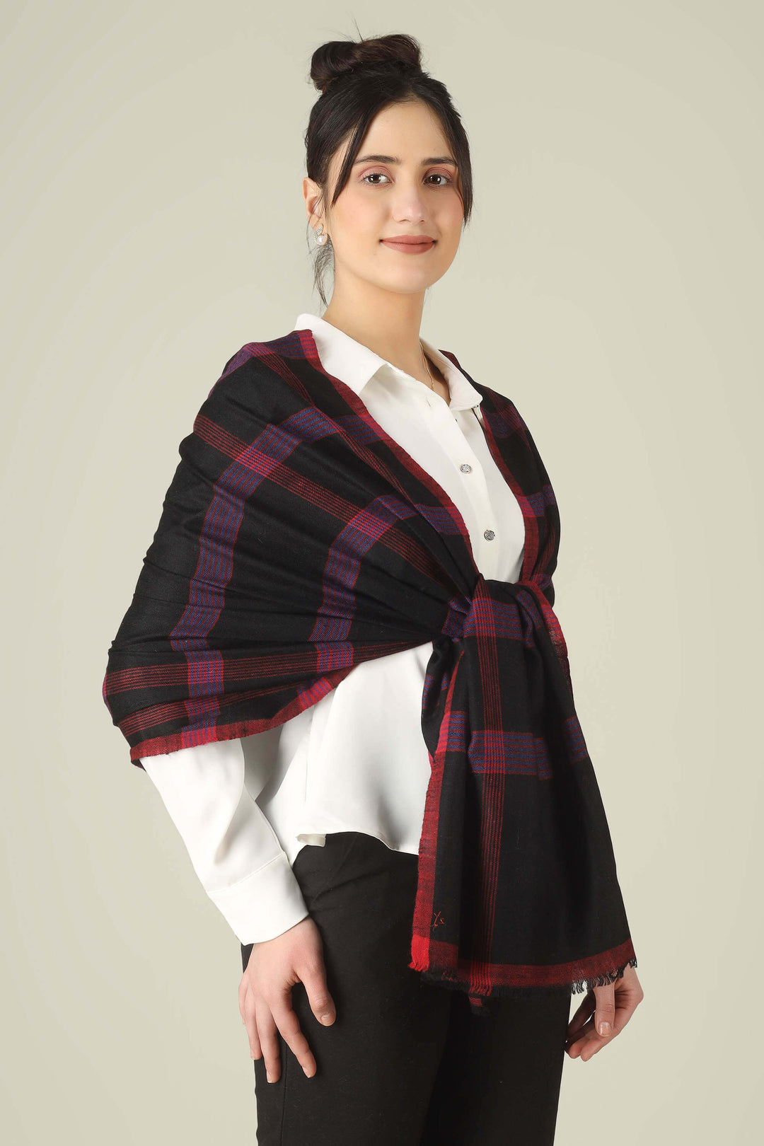 When you shop pashmina online, always look for clear fibre details, origin from Kashmir, and close-up images of the weave and fringes—just like this black check stole
