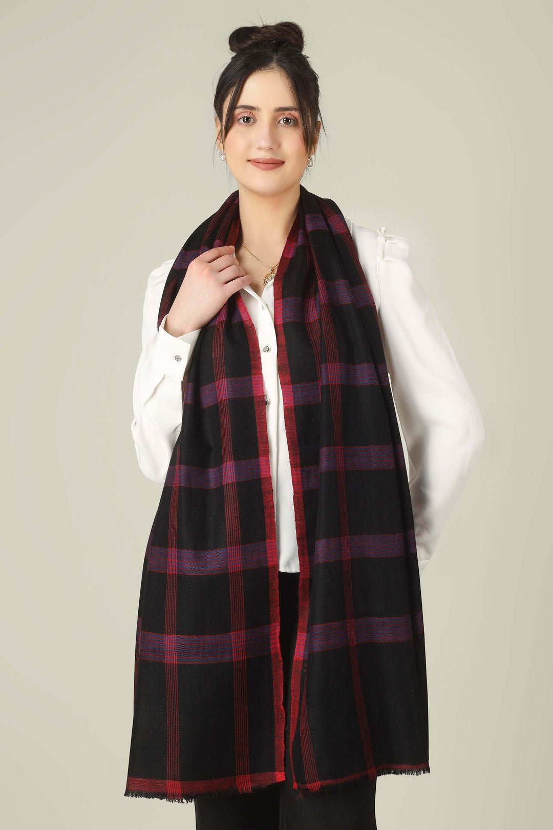 When you shop pashmina online, always look for clear fibre details, origin from Kashmir, and close-up images of the weave and fringes—just like this black check stole