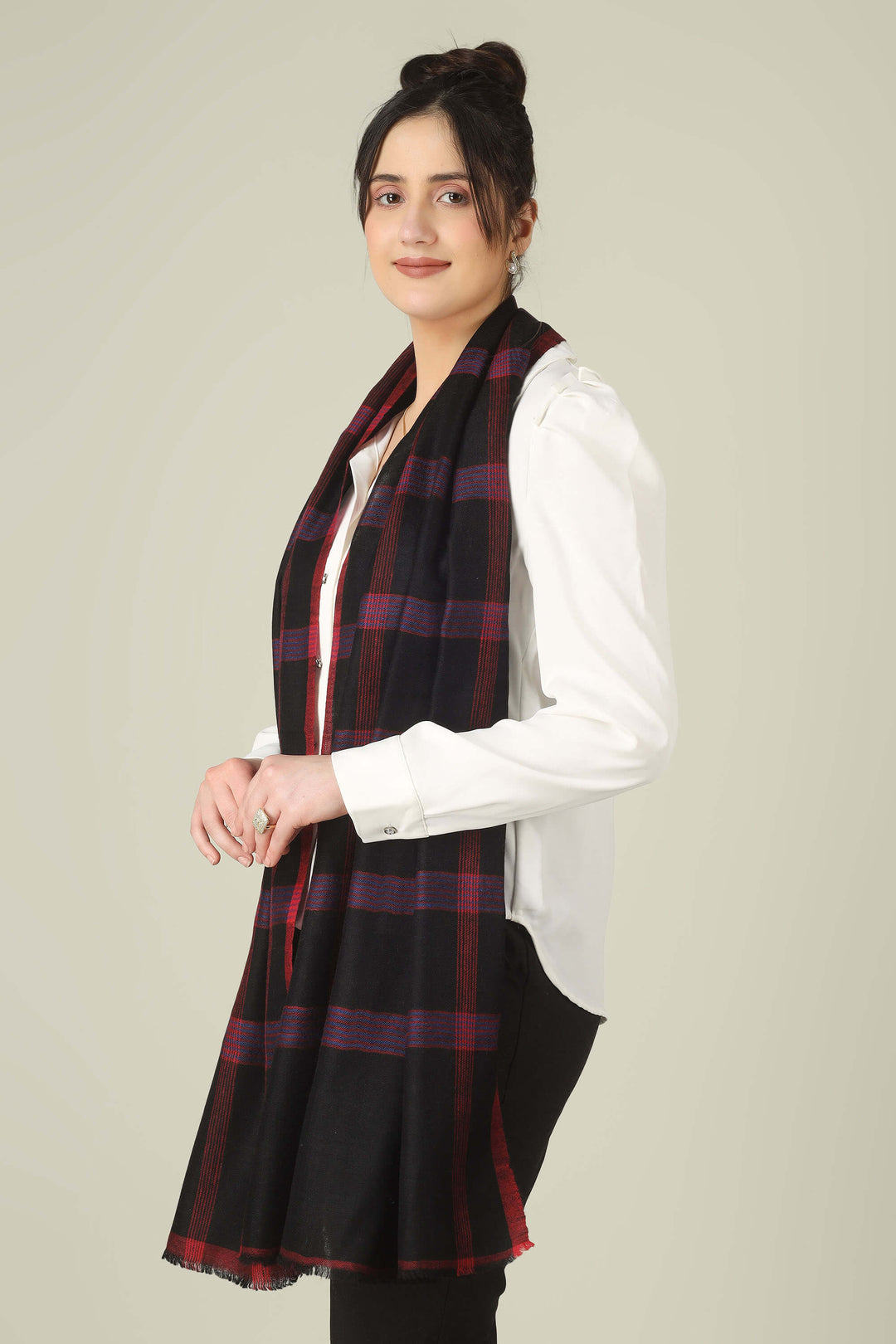 When you shop pashmina online, always look for clear fibre details, origin from Kashmir, and close-up images of the weave and fringes—just like this black check stole