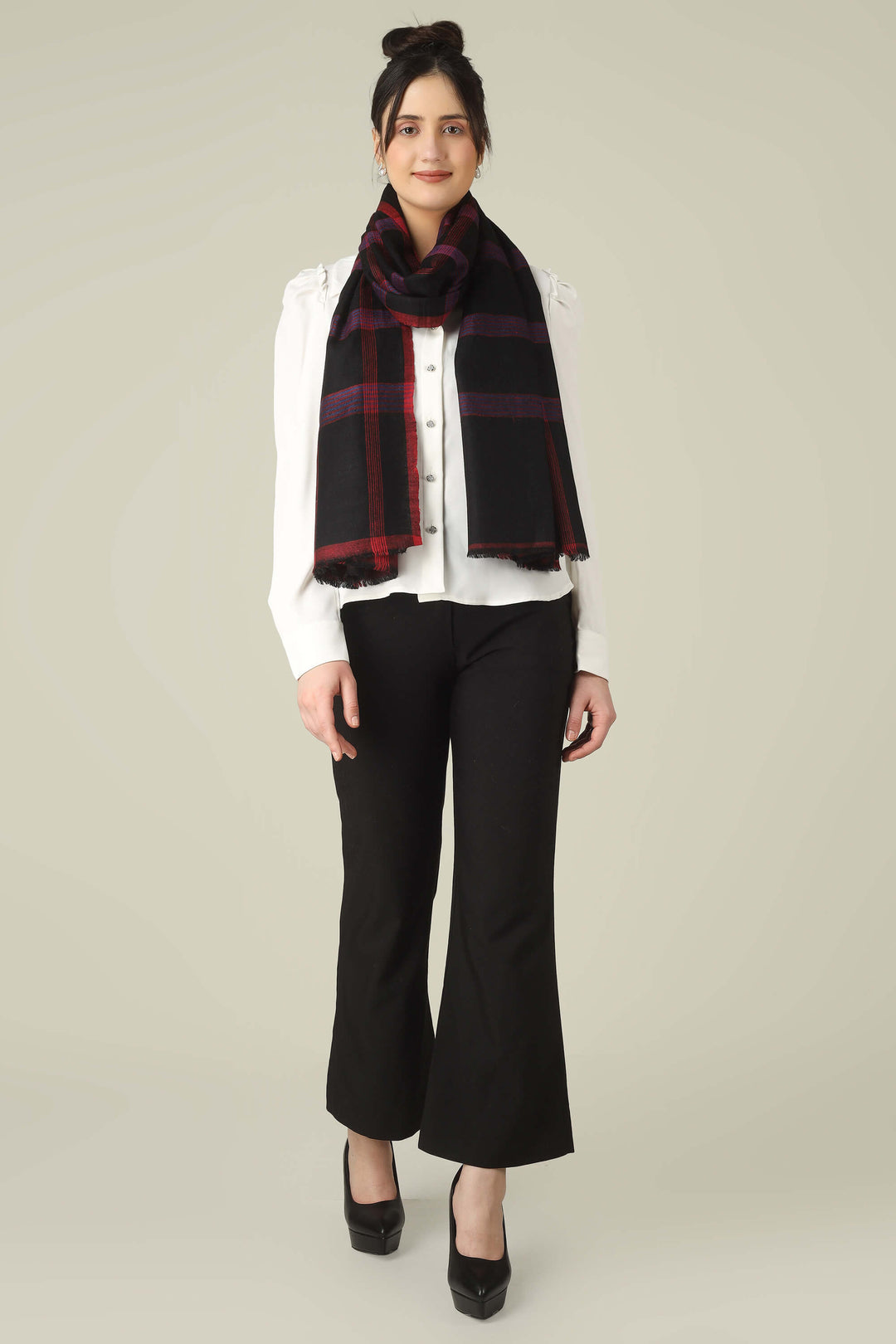 When you shop pashmina online, always look for clear fibre details, origin from Kashmir, and close-up images of the weave and fringes—just like this black check stole