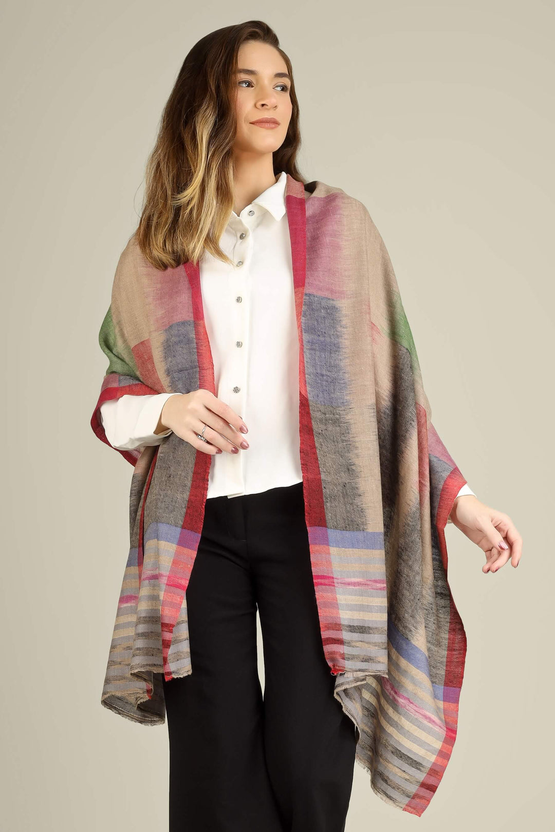 For style lovers searching for pashmina shawls in Canada, this pure Kashmiri pashmina stole is the perfect way to bring the softness of Himalayan fibre into cold-weather city life. Whether you are in Toronto, Vancouver, Montreal, or Calgary, 