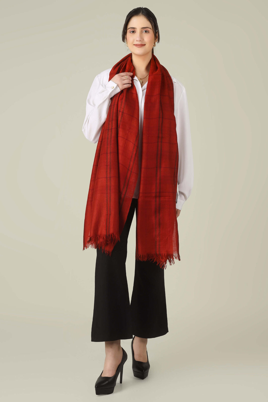 Pashmina shawls are known for being incredibly warm without feeling bulky, and this stole is no exception. The weave is light enough to drape easily around your neck or shoulders