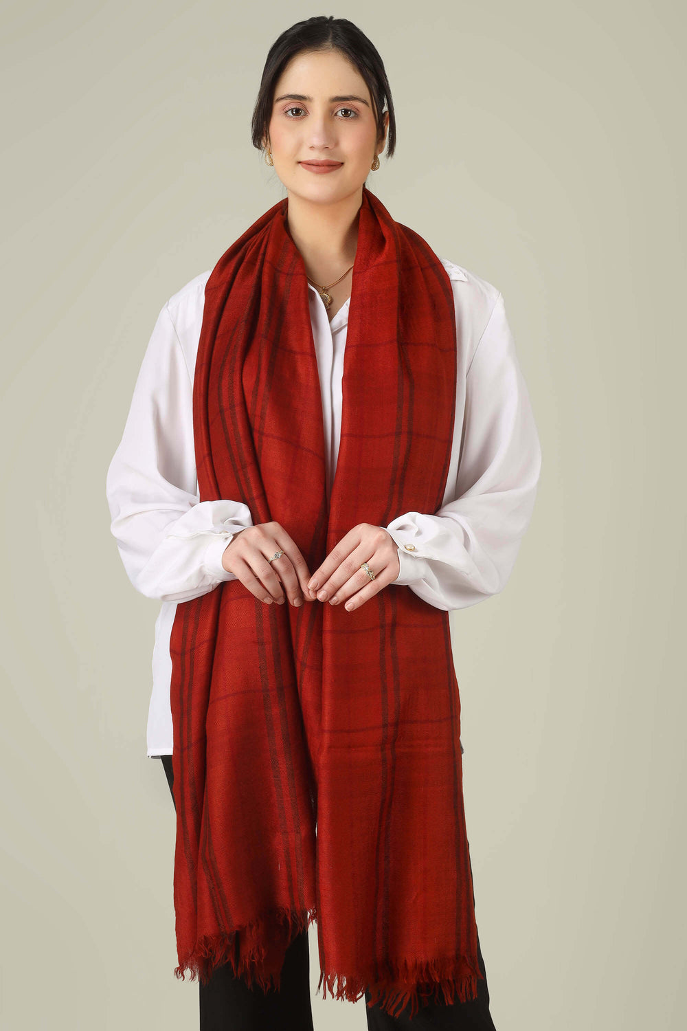Pashmina shawls are known for being incredibly warm without feeling bulky, and this stole is no exception. The weave is light enough to drape easily around your neck or shoulders