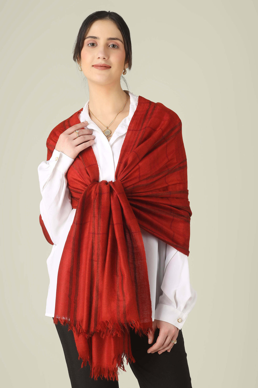 Pashmina shawls are known for being incredibly warm without feeling bulky, and this stole is no exception. The weave is light enough to drape easily around your neck or shoulders