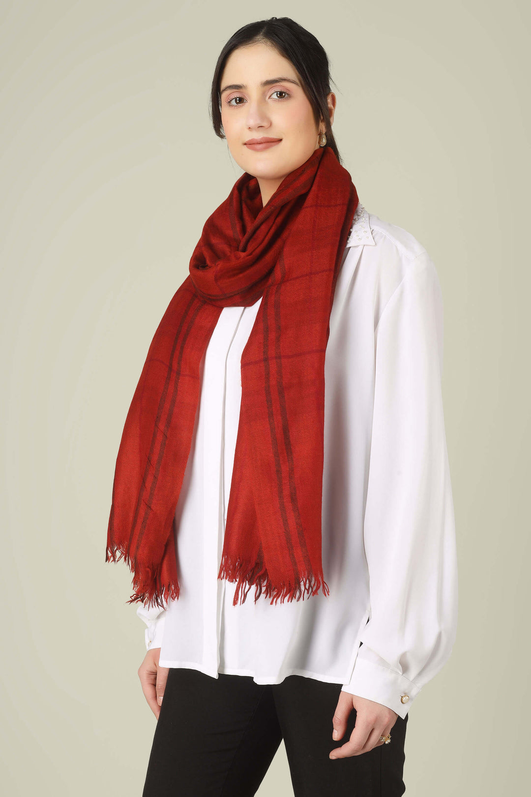 Pashmina shawls are known for being incredibly warm without feeling bulky, and this stole is no exception. The weave is light enough to drape easily around your neck or shoulders