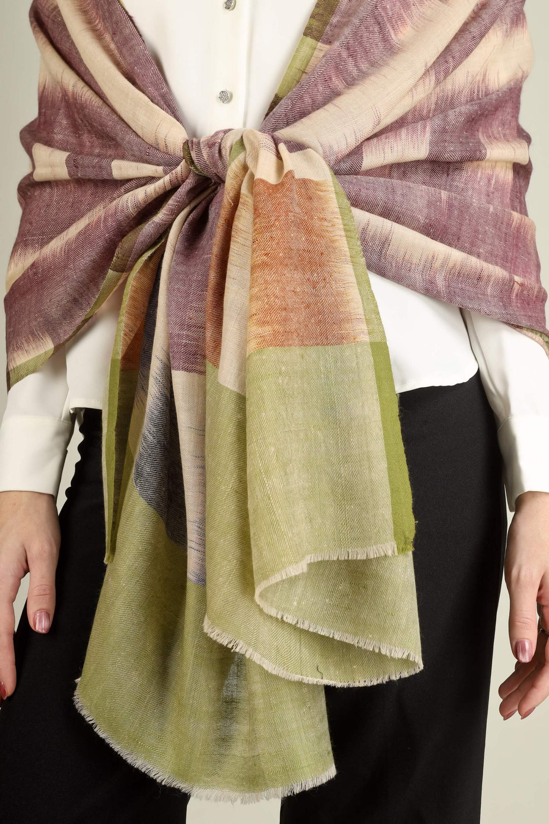  pashmina stole features soft mauve and blush blocks on a warm ivory base, arranged in wide, painterly vertical panels that flatter every skin tone