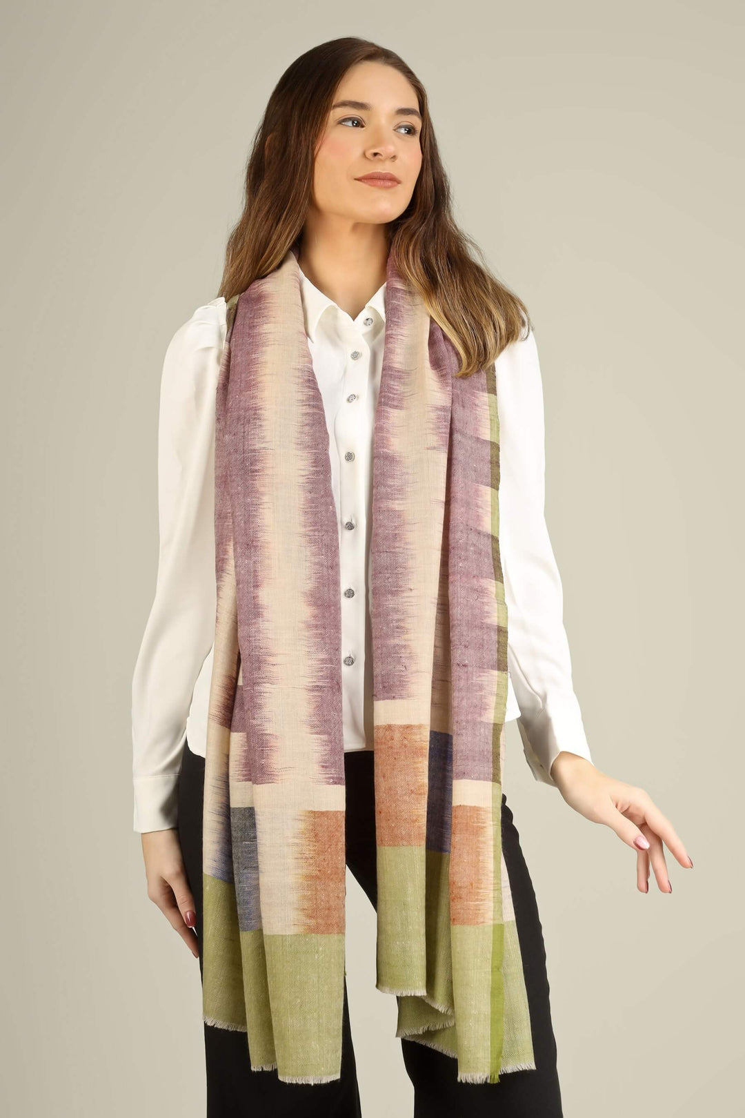  pashmina stole features soft mauve and blush blocks on a warm ivory base, arranged in wide, painterly vertical panels that flatter every skin tone