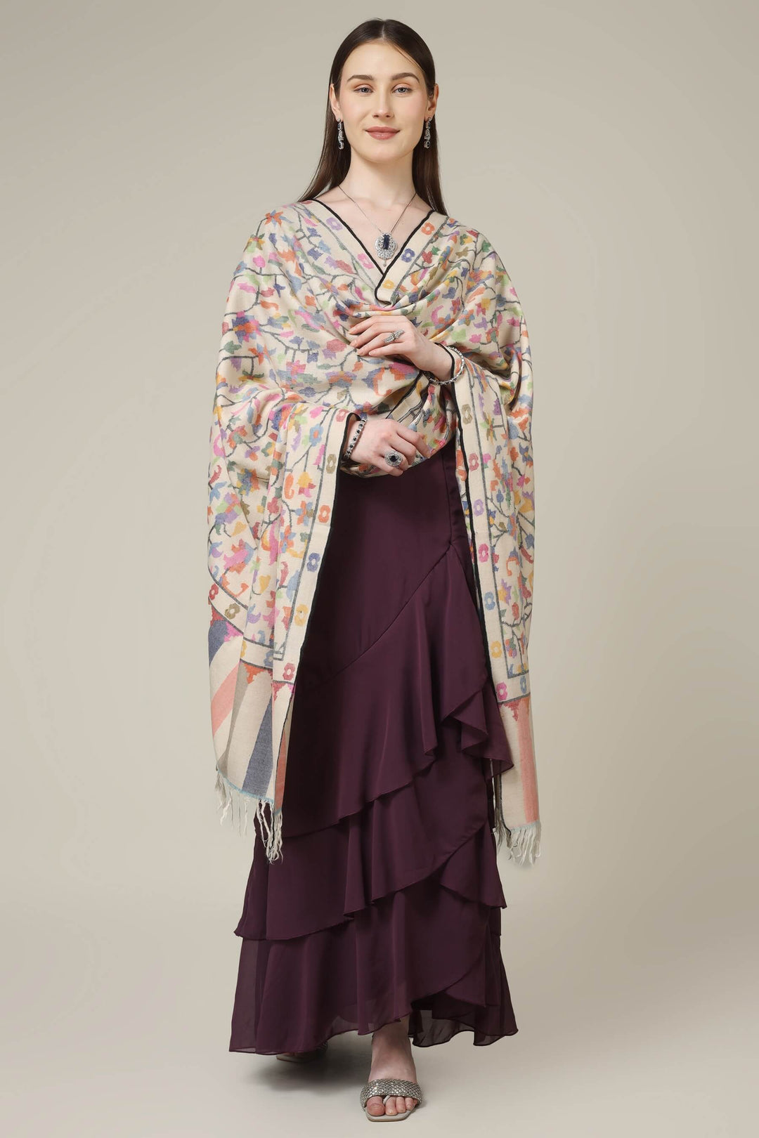 This original certified white kani pashmina from Kashmir showcases a fine handwoven base covered in vivid multicolor kani motifs, creating a luxurious statement that feels both artistic and authentic