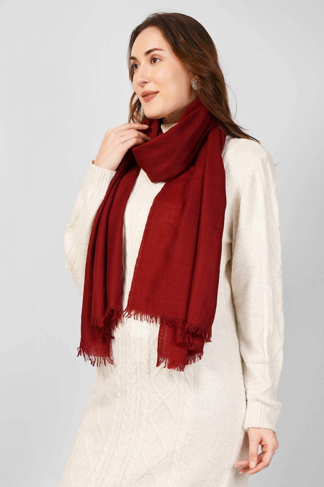 Classic Plain Pashmina Stoles Online – Deep Maroon Sophistication
 Embrace understated elegance with this solid maroon pashmina stole, expertly handloomed in Kashmir from pure, lightweight pashmina wool
