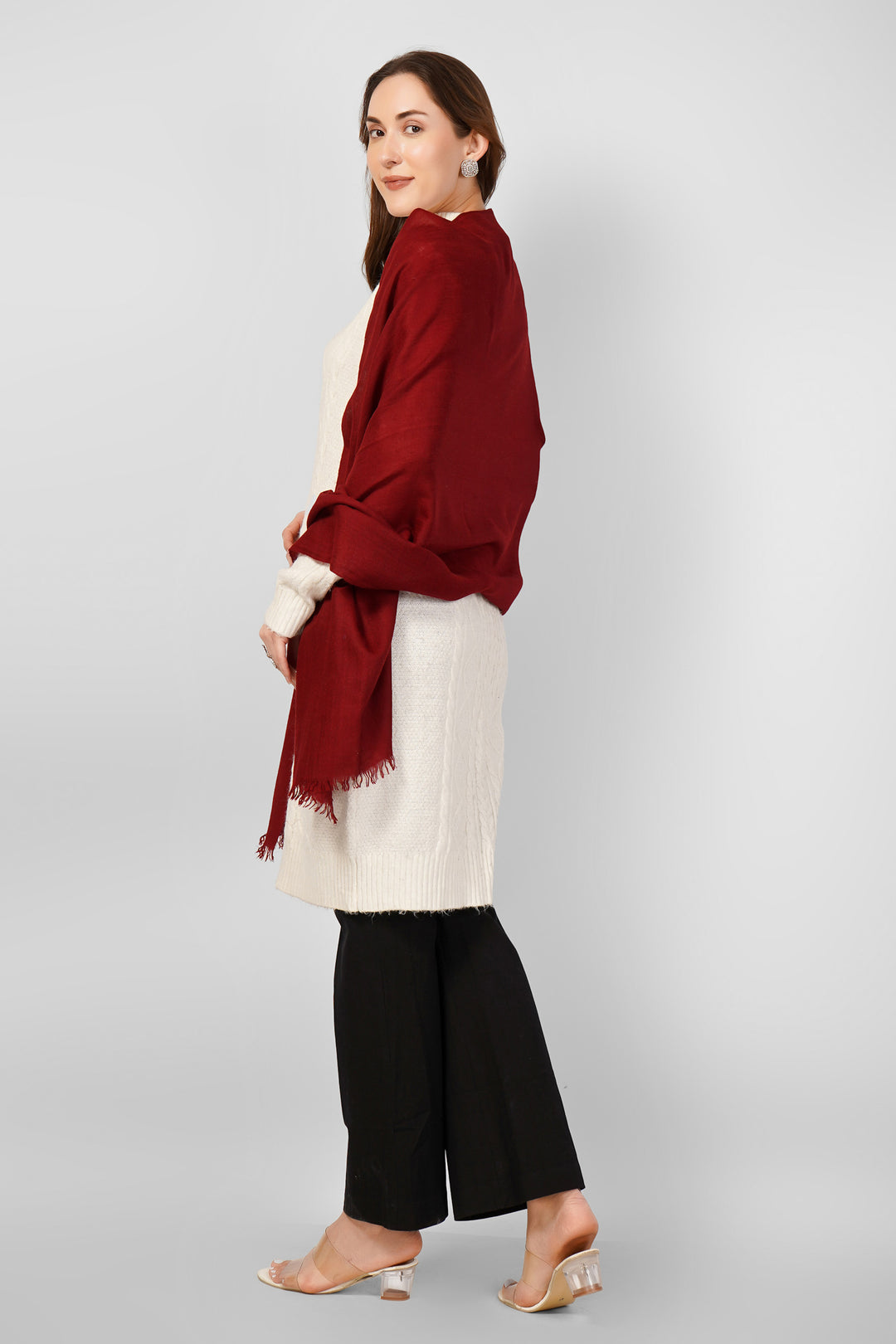 Classic Plain Pashmina Stoles Online – Deep Maroon Sophistication
 Embrace understated elegance with this solid maroon pashmina stole, expertly handloomed in Kashmir from pure, lightweight pashmina wool