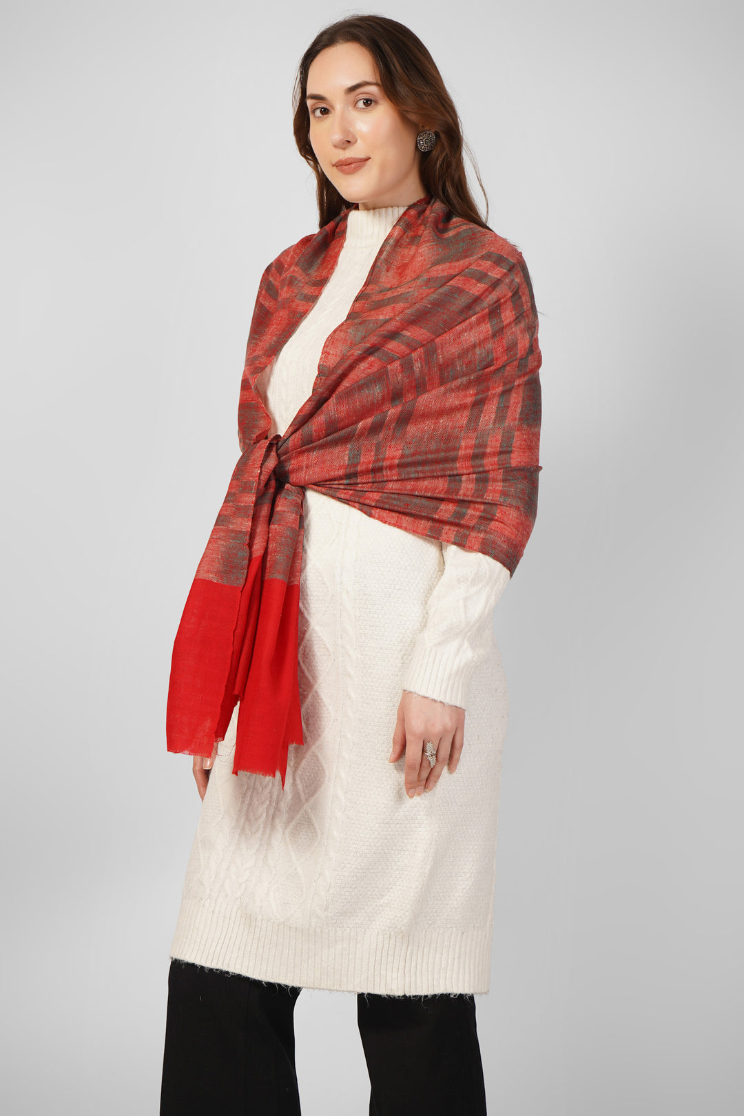 Pashmina Stoles Online – Red Panel & Grey Patterned Kashmiri Craftsmanship
    Elevate your ensemble with this Red and Grey Heritage Pashmina Stole, handwoven in Kashmir using pure, ultra-soft pashmina wool.