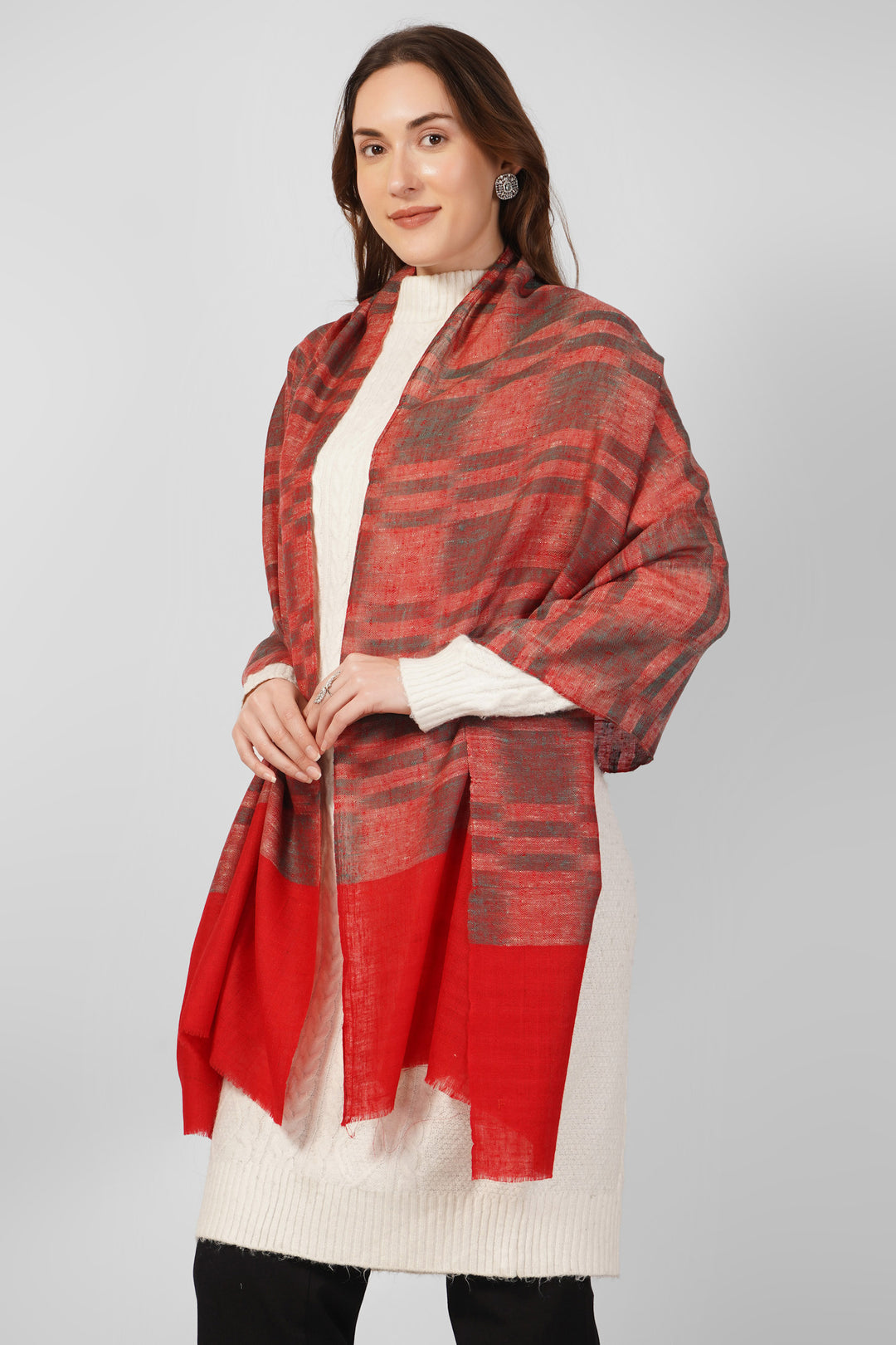Pashmina Stoles Online – Red Panel & Grey Patterned Kashmiri Craftsmanship
    Elevate your ensemble with this Red and Grey Heritage Pashmina Stole, handwoven in Kashmir using pure, ultra-soft pashmina wool.