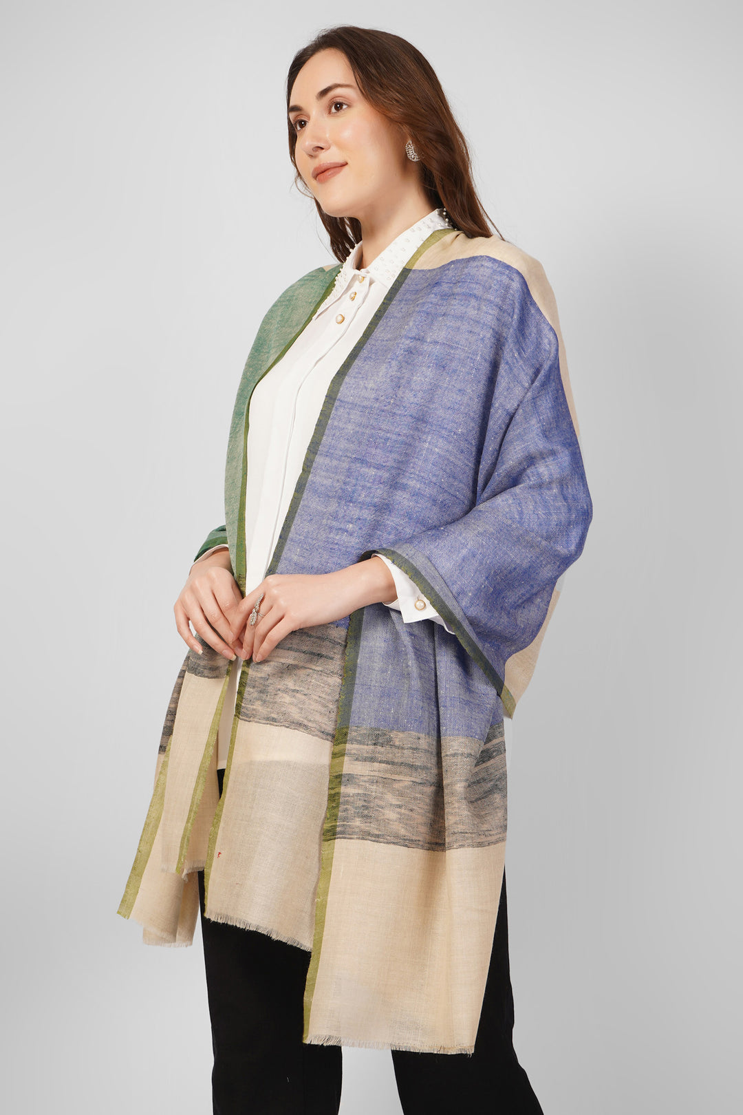 Vibrant Modern Pashmina Stoles Online – Green, Blue & Beige Colorblock Artistry
  Experience effortless chic with this Green and Blue Designer Pashmina Stole, handwoven in Kashmir from pure, ultra-soft pashmina wool.