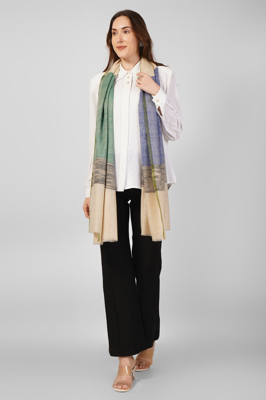 Vibrant Modern Pashmina Stoles Online – Green, Blue & Beige Colorblock Artistry
  Experience effortless chic with this Green and Blue Designer Pashmina Stole, handwoven in Kashmir from pure, ultra-soft pashmina wool.
