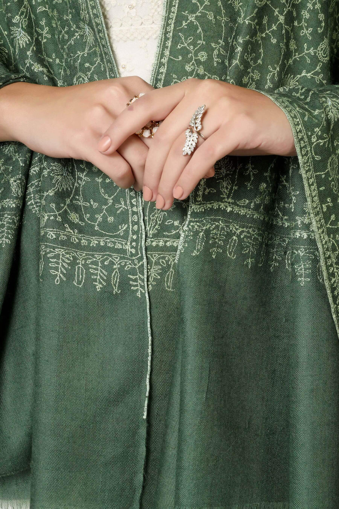 Sought after by collectors of pashmina shawls in London, this shawl brings museum-grade craftsmanship into an everyday wearable form, ideal for refined winter wardrobes and gifting