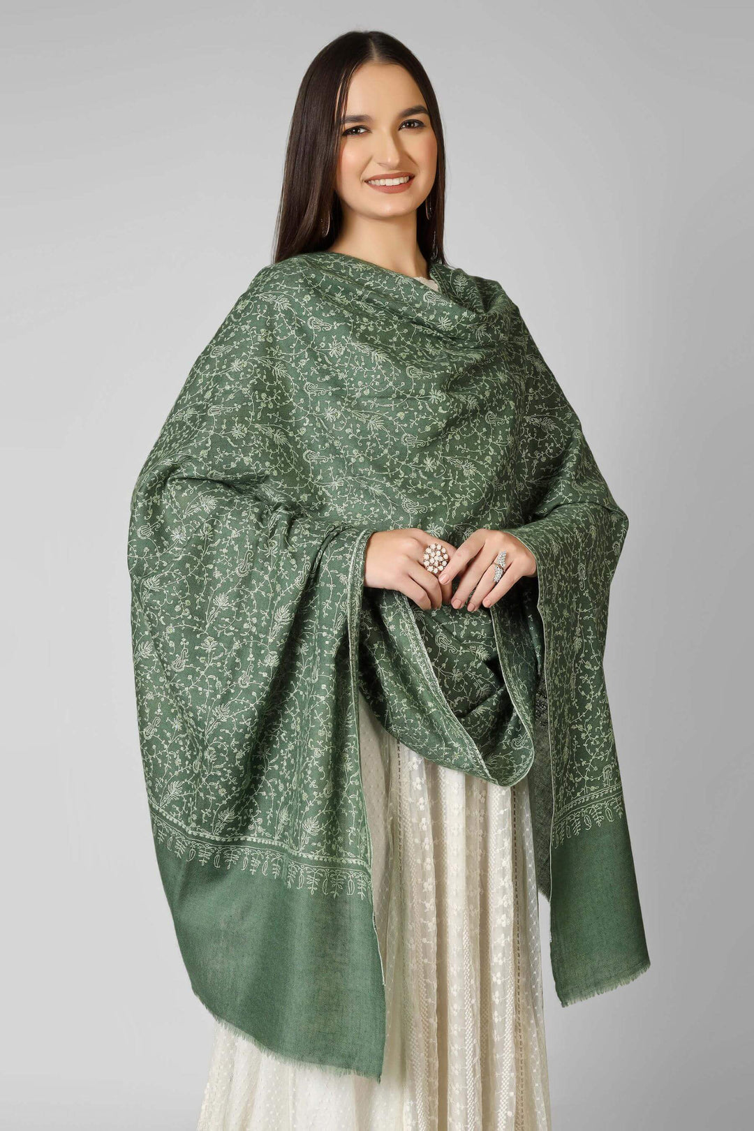 Sought after by collectors of pashmina shawls in London, this shawl brings museum-grade craftsmanship into an everyday wearable form, ideal for refined winter wardrobes and gifting