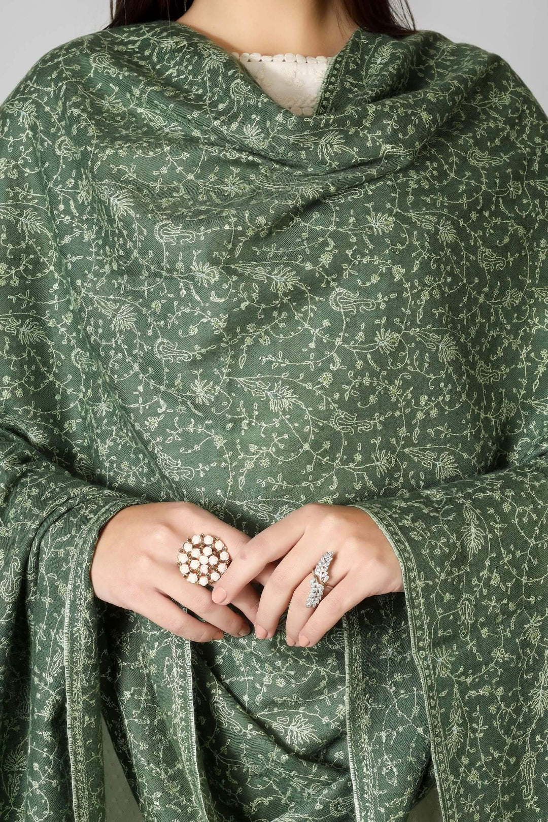 Sought after by collectors of pashmina shawls in London, this shawl brings museum-grade craftsmanship into an everyday wearable form, ideal for refined winter wardrobes and gifting