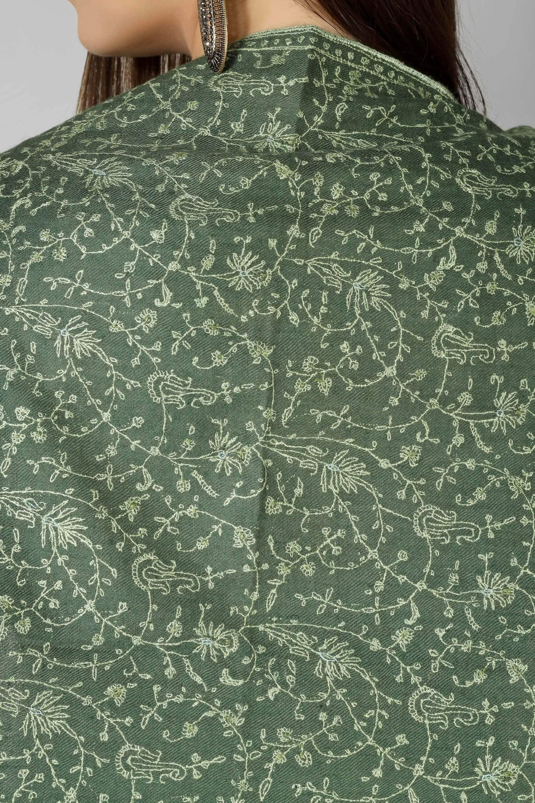 Sought after by collectors of pashmina shawls in London, this shawl brings museum-grade craftsmanship into an everyday wearable form, ideal for refined winter wardrobes and gifting