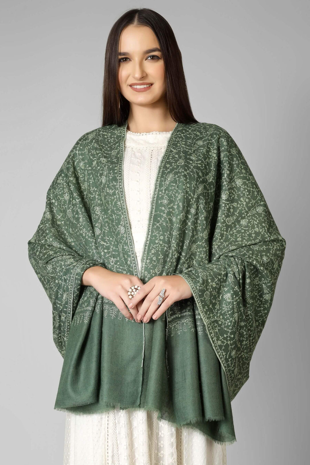 Sought after by collectors of pashmina shawls in London, this shawl brings museum-grade craftsmanship into an everyday wearable form, ideal for refined winter wardrobes and gifting