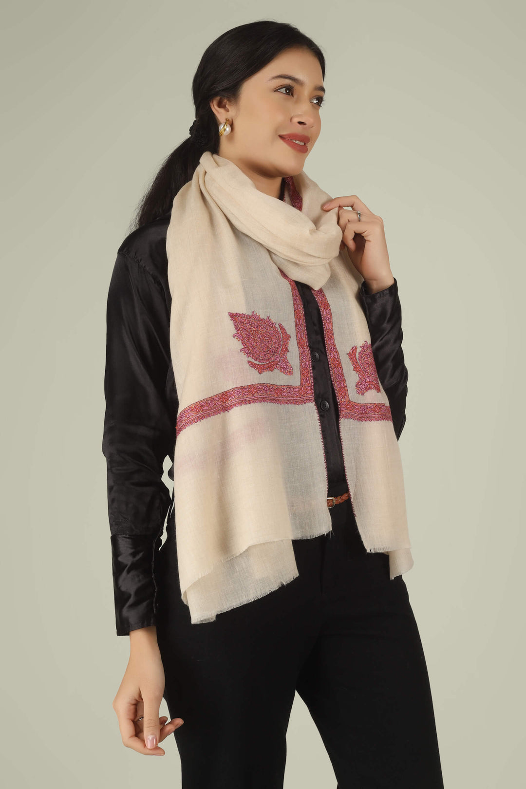 Hand-embroidered off-white pure Pashmina stole featuring pink and rust Sozni paisley (Buta) motifs and a delicate Hashidaar border from Kepra.