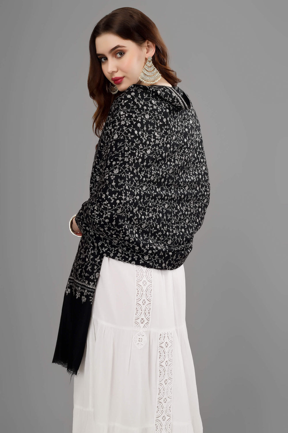 "PASHMINA SHAWL - 'Black Pashmina Shawl with Intricate Jaldaar Pattern and Sozni Embroidery,"