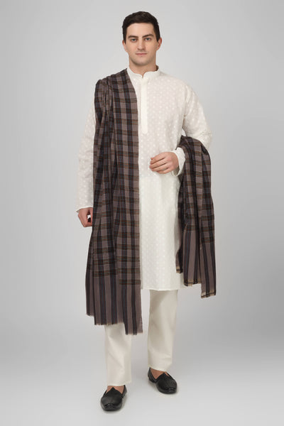 A stunning piece with outstanding embellishments that is expertly crafted in a check pattern using a combination of natural and black with a thin line of white and red. This Pashmina men's shawl is made by a Kashmiri artist using his skills to create beautiful checks so you may bask in its warmth and unending luxury. 100% pashmina shawl for men