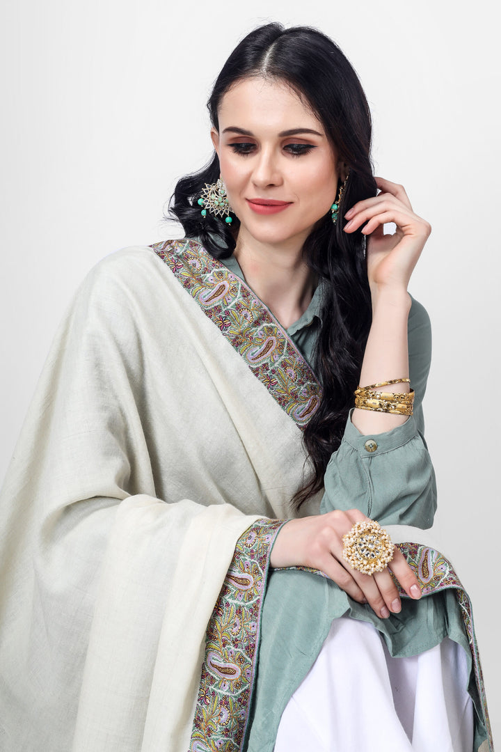 white badamkaar Pashmina Border sozni shawl