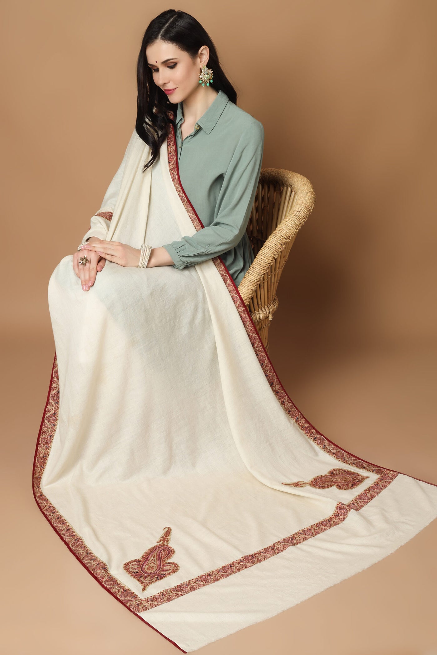 White Pashmina Shawl with Vintage-Inspired Jamawar Palladaar Border