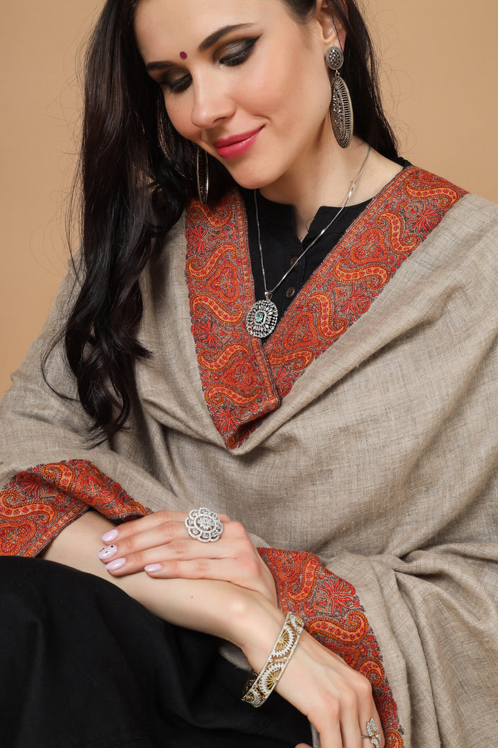  Wrap yourself in luxury with this handmade Kashmiri khud -rang natural color pashmina border shawl, crafted from the finest pashmina wool .