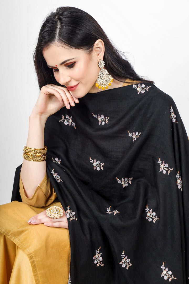 Black Pashmina medium Bootidaar sozni shawl