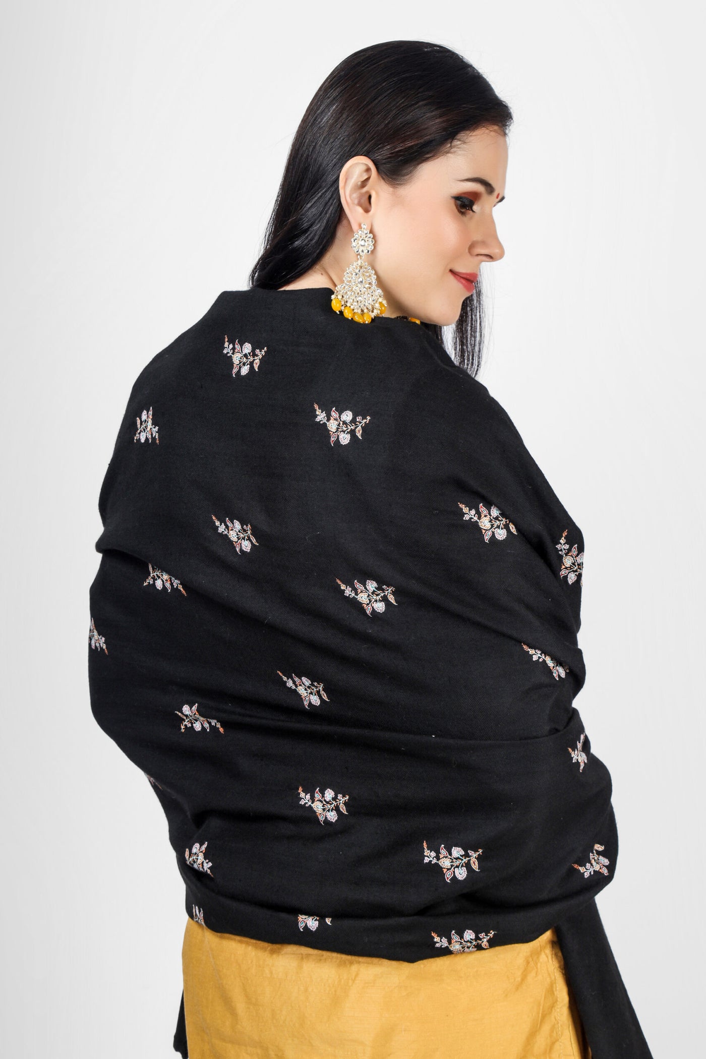 Black Pashmina medium Bootidaar sozni shawl