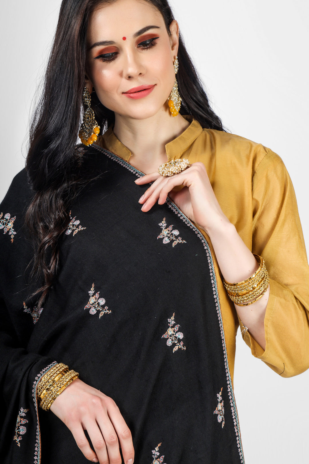 Black Pashmina medium Bootidaar sozni shawl