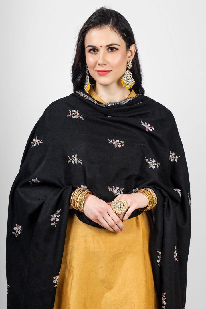 Black Pashmina medium Bootidaar sozni shawl