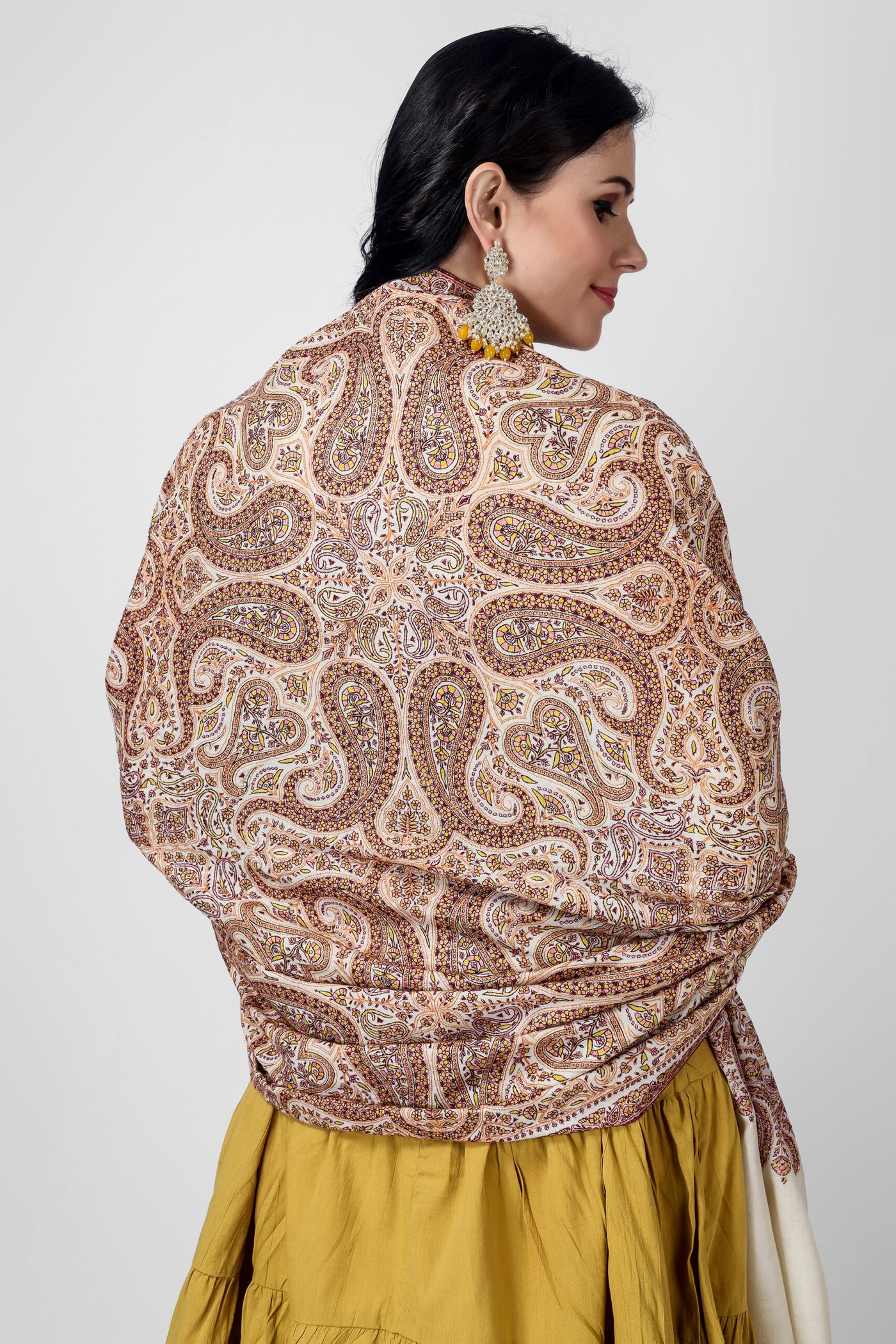  This beautiful white pashmina shawl is a unique piece of art, featuring intricate embroidery with a timeless khatmband design. Perfect for formal or casual settings .