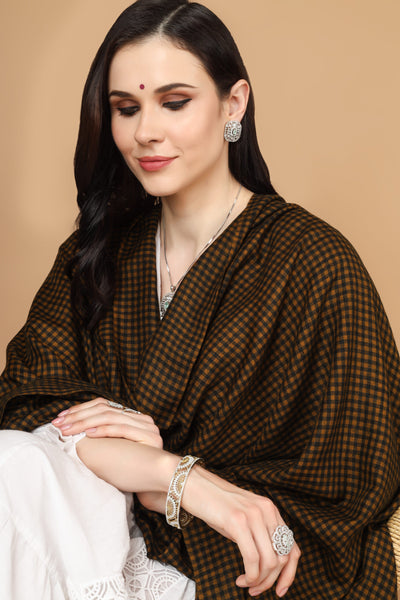  Kashmiri pashmina shawl, which is wonderfully crafted in a multi-check pattern with a blend of yellow and black, you may wrap yourself in luxury. Elegant checks are created by a professional artisan using the finest pashmina , making them the ideal accessory for any event, including weddings and nights out.