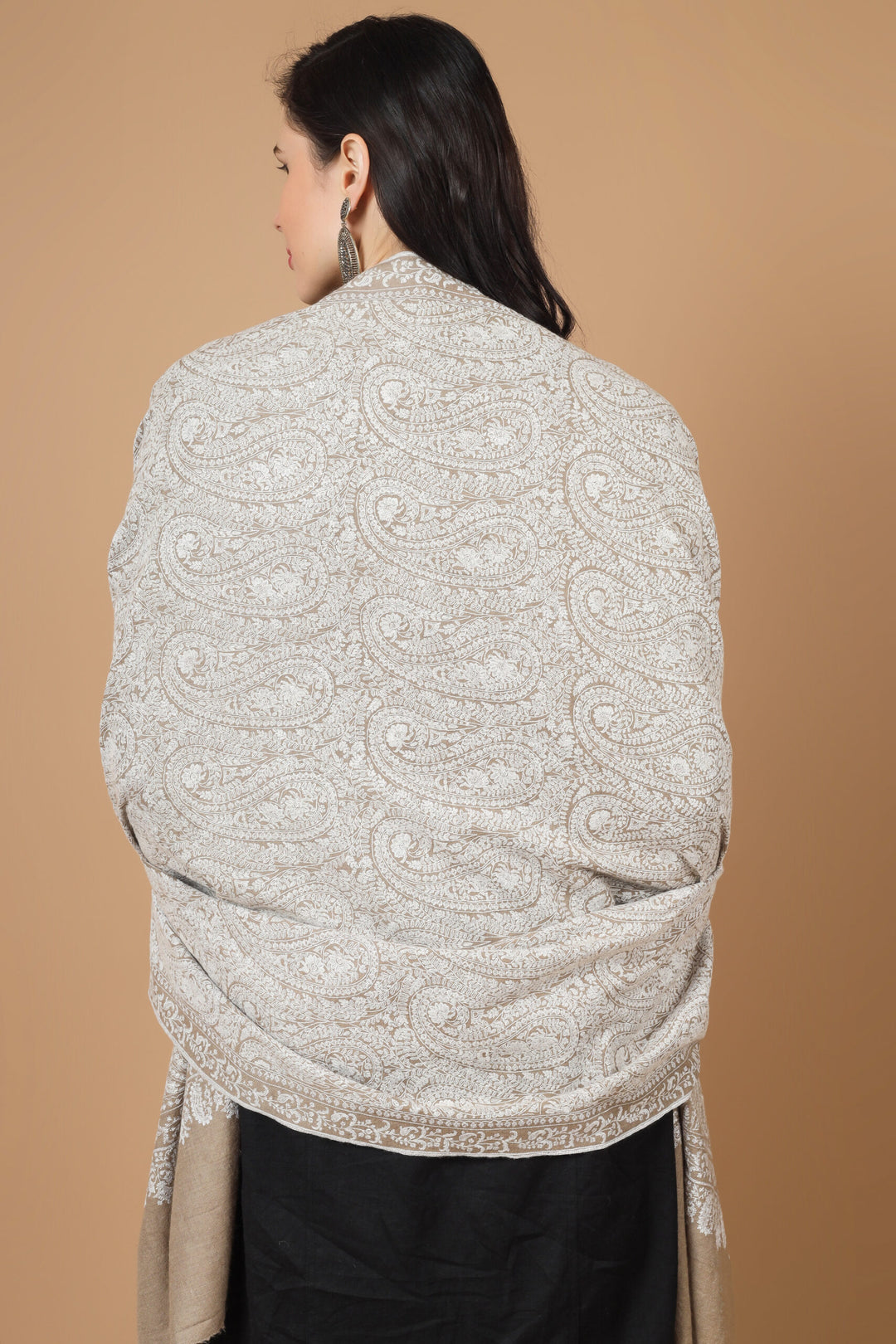  the garment of praise, a versatile piece of art with alluring Sozni embroidery. This natural (khudrang) Pure Pashmina Shawl with white Sozni Jama Hand-Embroidery