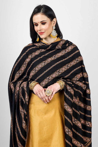  Pashmina Shawl is beautified with intricacies of Sozni; beautiful in all its forms in lovely Sozni columns known as khatraas&