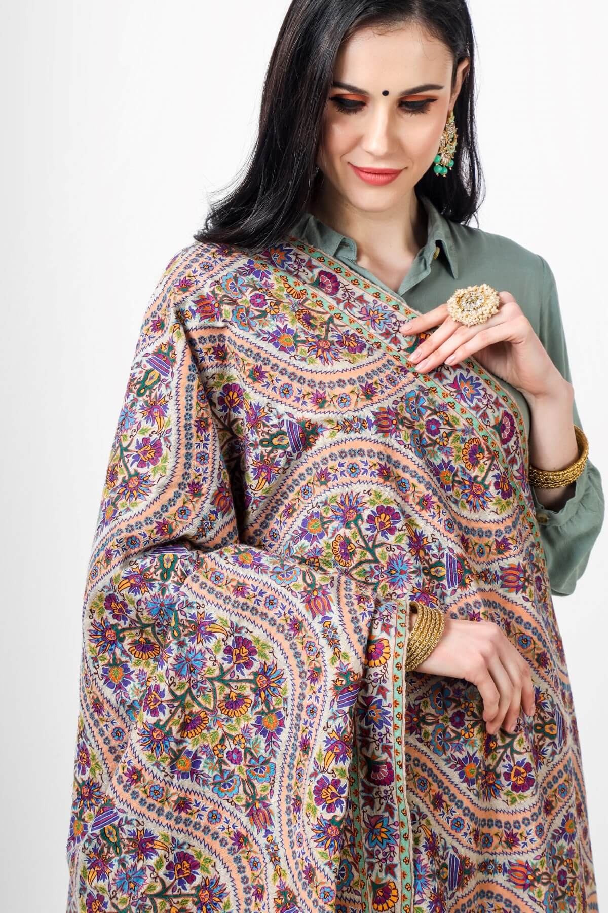 ONLINE PASHMINA - original pashmina shawls, Global Elegance – Explore Genuine G.I. Pashmina Shawls in Delhi, Mumbai, Kolkata, Srinagar, USA, UK, Canada, Australia, France, Germany, Italy, Japan, Netherlands, and the UAE
