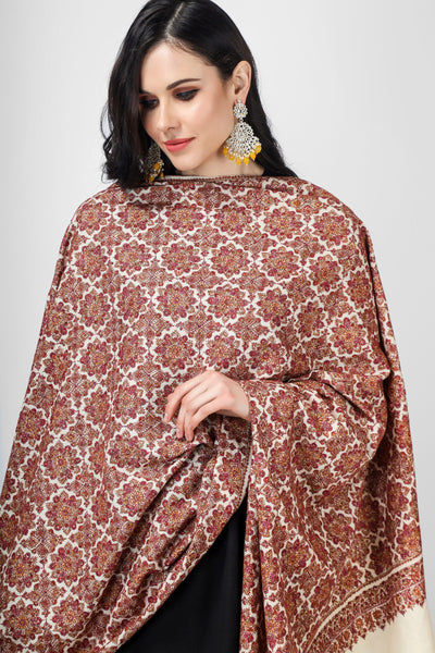 This White Pure Pashmina Shawl with Sozni Jama Hand-Embroidery will embrace your beauty in every way, as Kashmiri shawls are highly praised for their beauty.